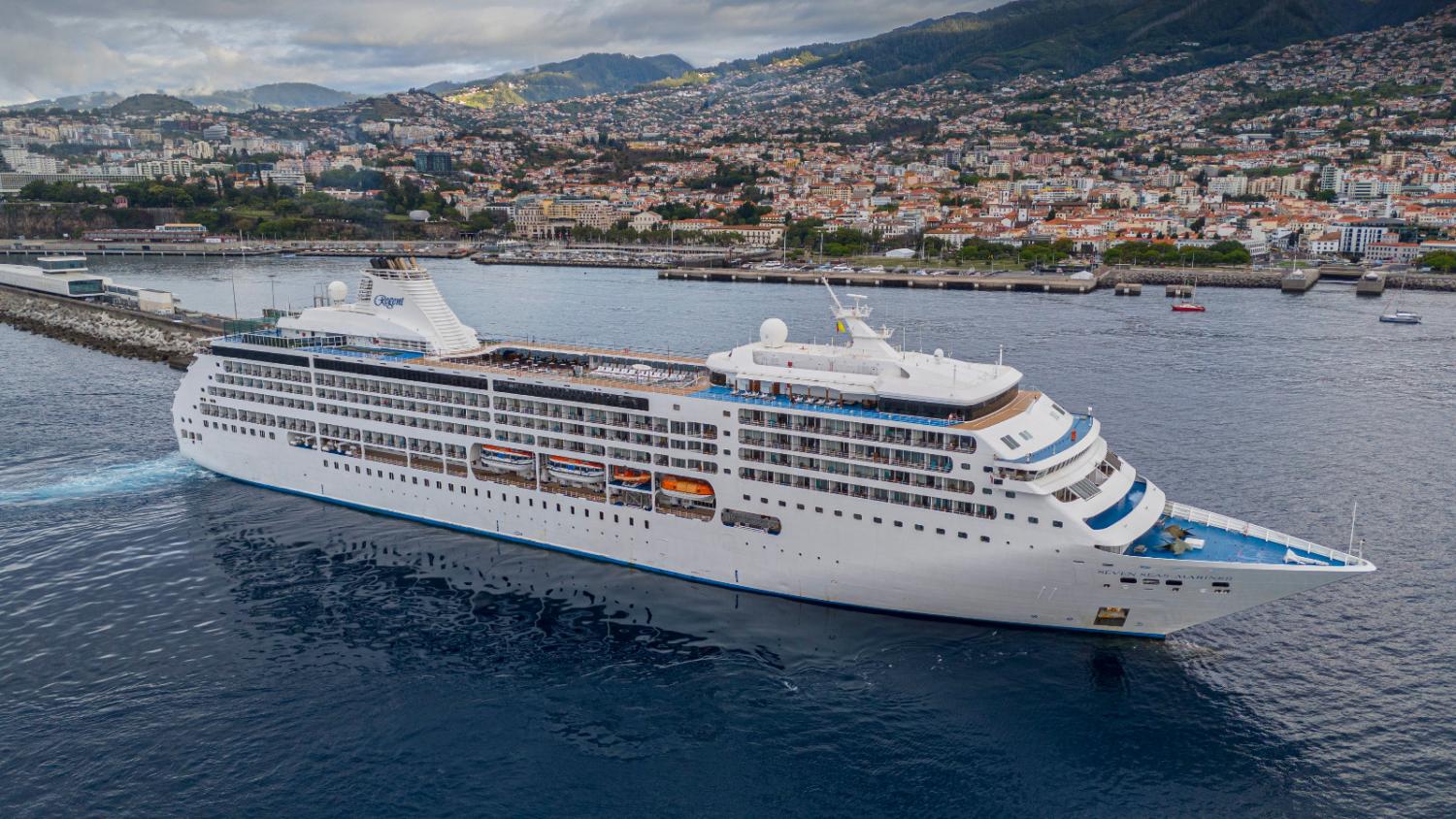 ‘Seven Seas Mariner’ embeleza Porto do Funchal (com fotos)