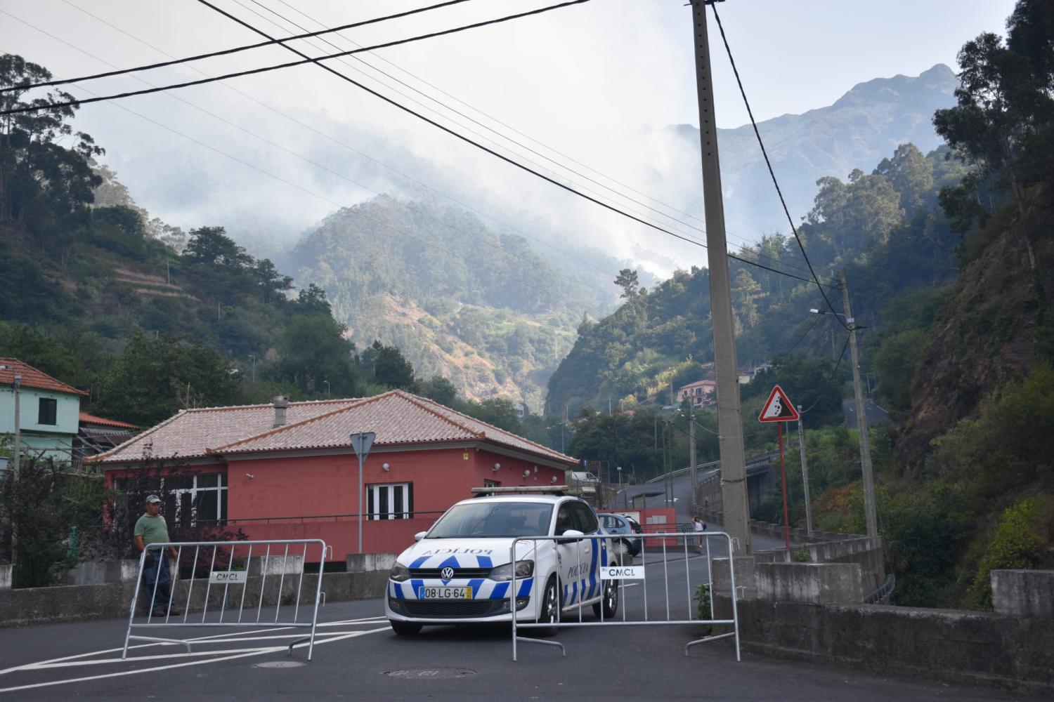 Curral das Freiras: “É impossível combater este incêndio com meios terrestres”, diz António Nunes