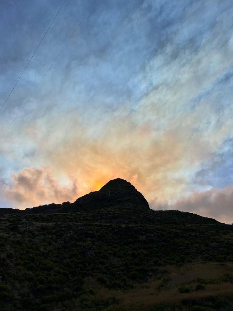 Incêndios: Coluna de fumo gera preocupação na zona este da Madeira (com fotos e vídeo)