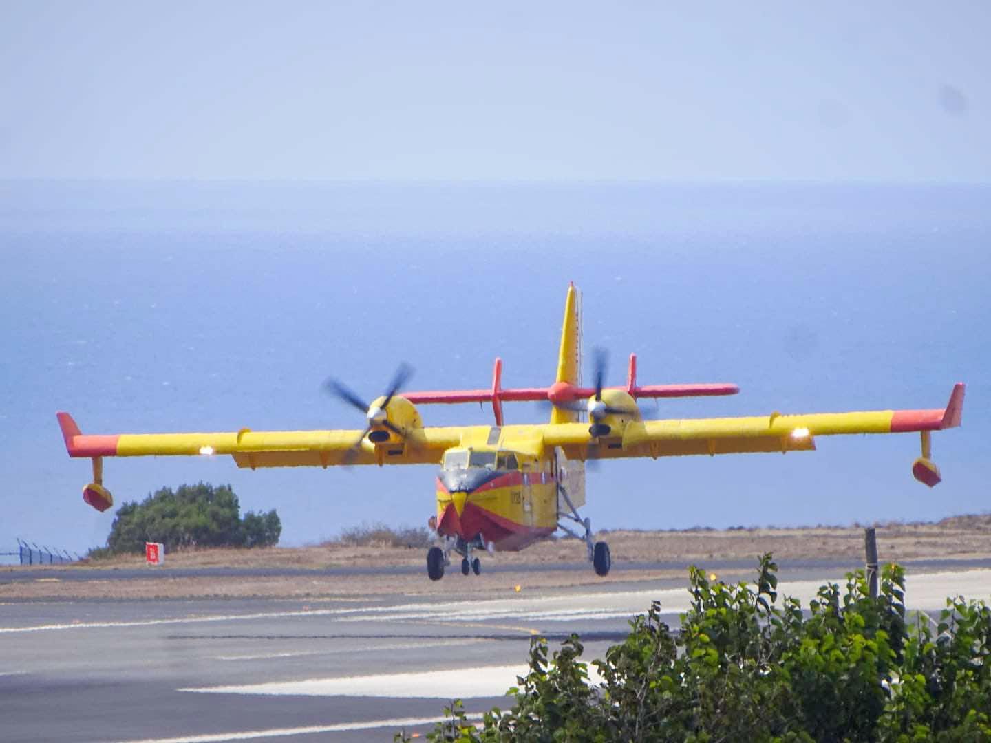 Incêndios: Aviões Canadair já aterraram no Porto Santo (com fotos e vídeo)