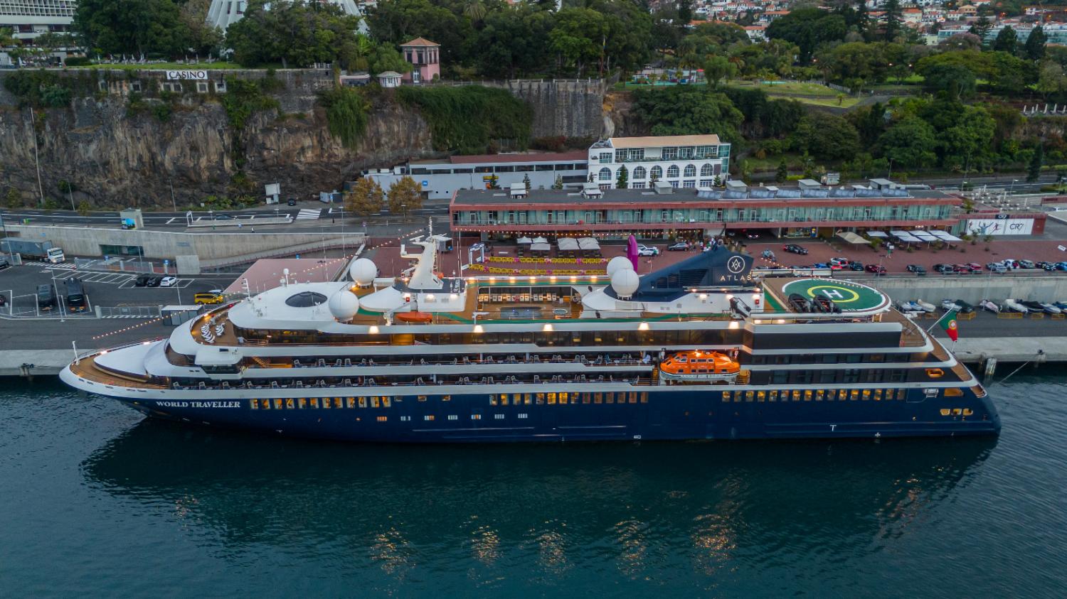 Funchal recebe ‘World Traveller’ vindo do Porto Santo (com fotos)