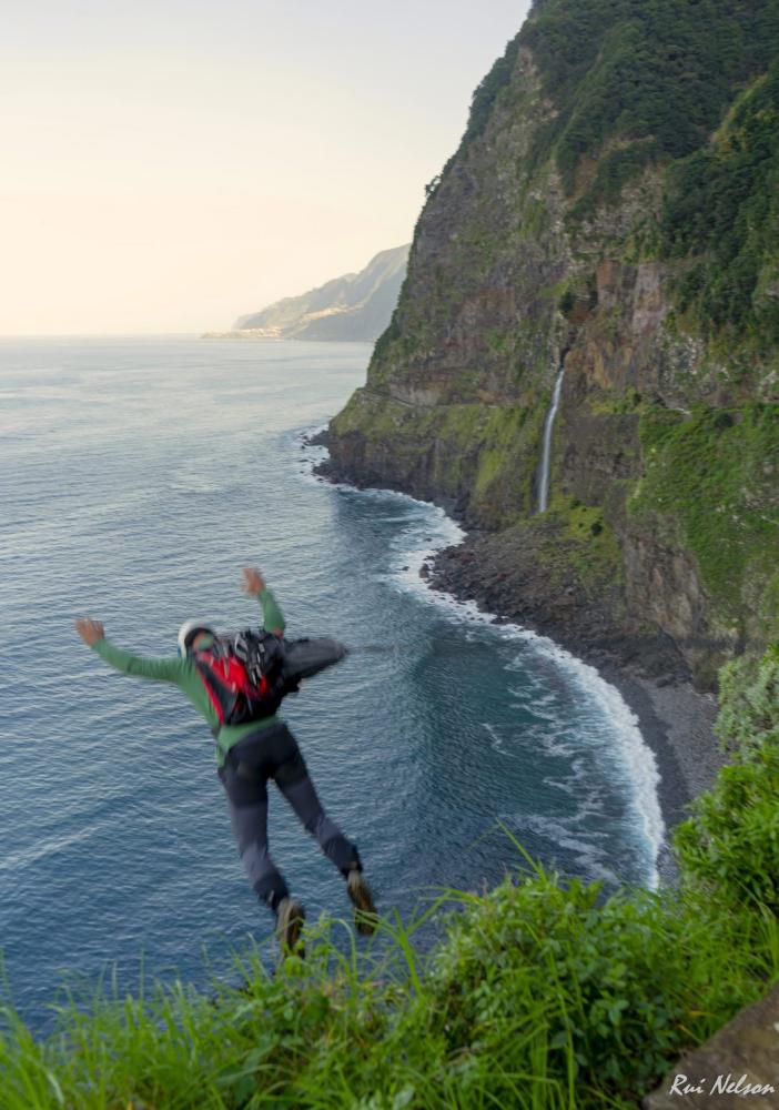 Veja as imagens impressionantes do Base Jumping no Seixal