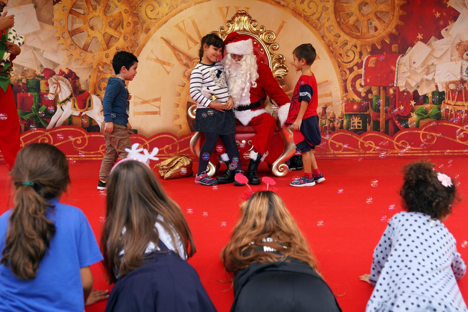 A presença do Pai Natal gerou uma ‘avalanche’ de alegria.