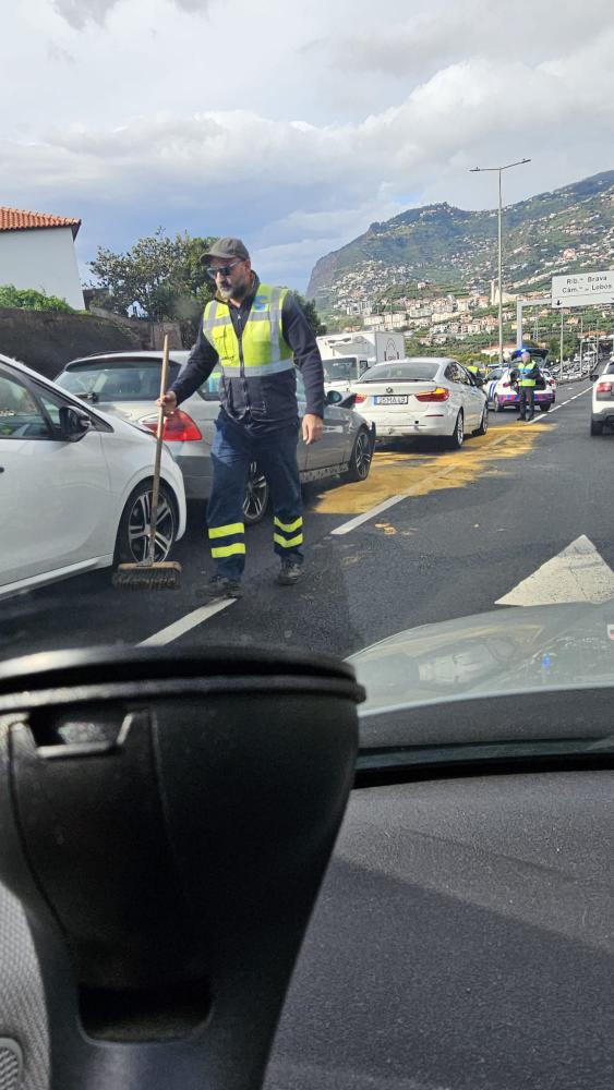 Quatro viaturas envolvidas em acidente na via rápida em Santa Rita (com fotos)