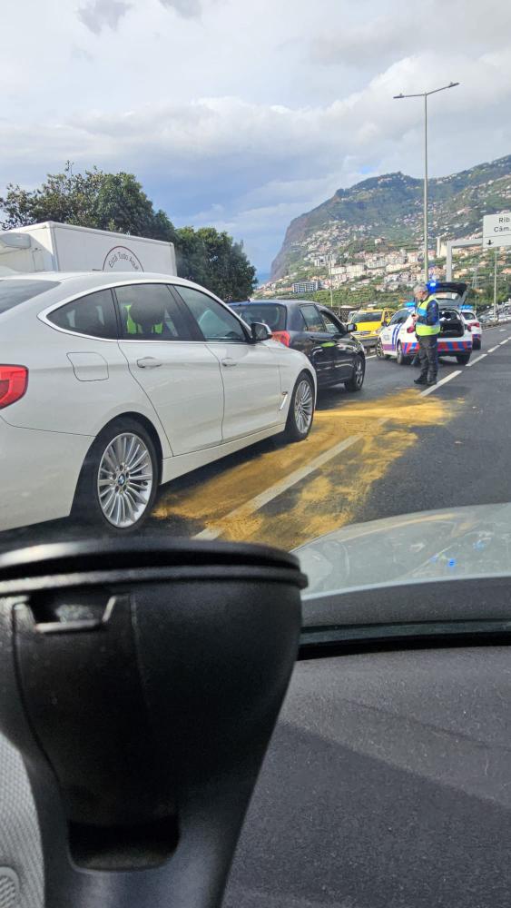 Quatro viaturas envolvidas em acidente na via rápida em Santa Rita (com fotos)