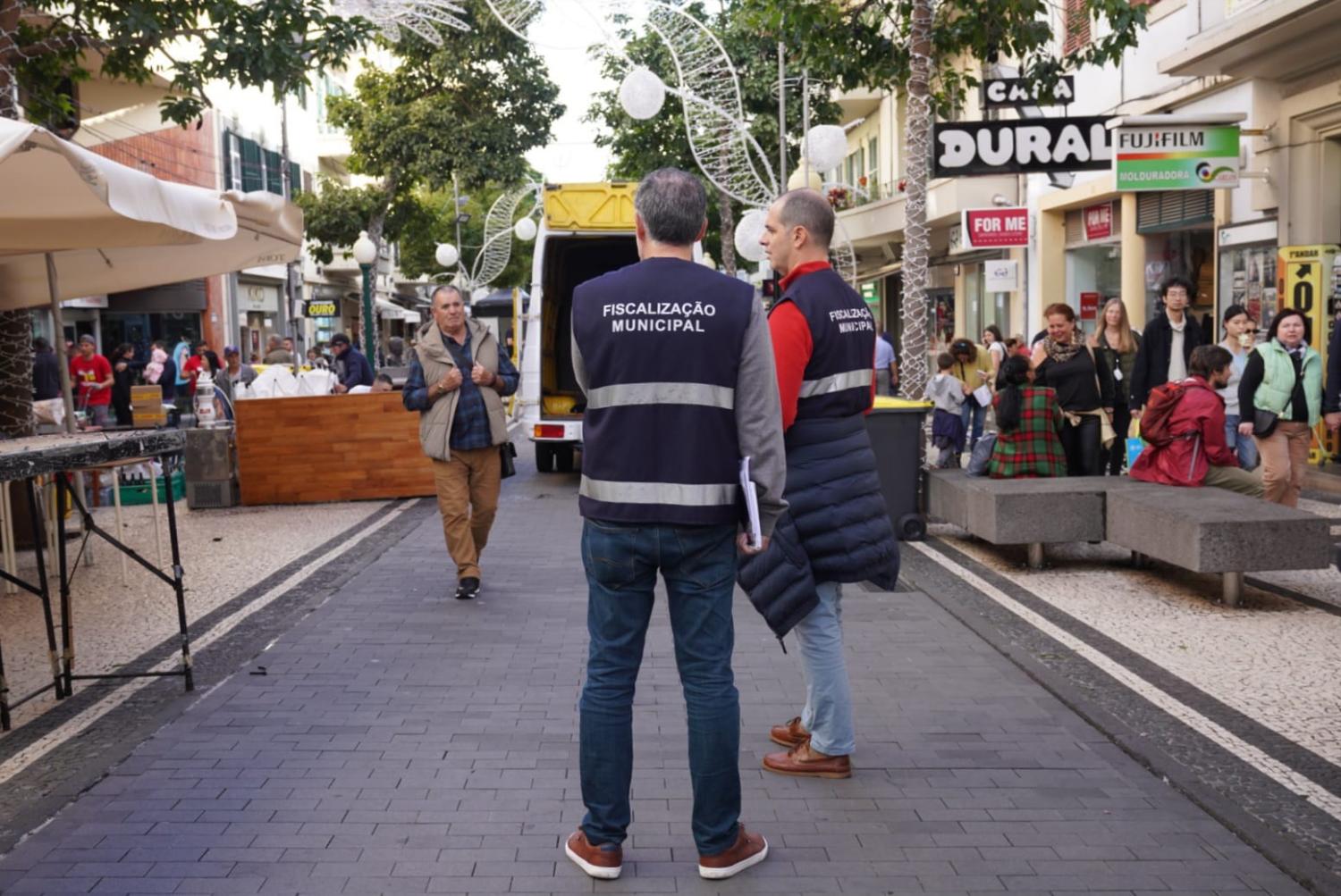 Azáfama para a noite do Mercado é grande e contagiante (com fotos)