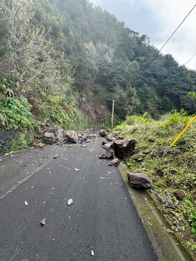 Derrocada de grandes dimensões na Ponta Delgada