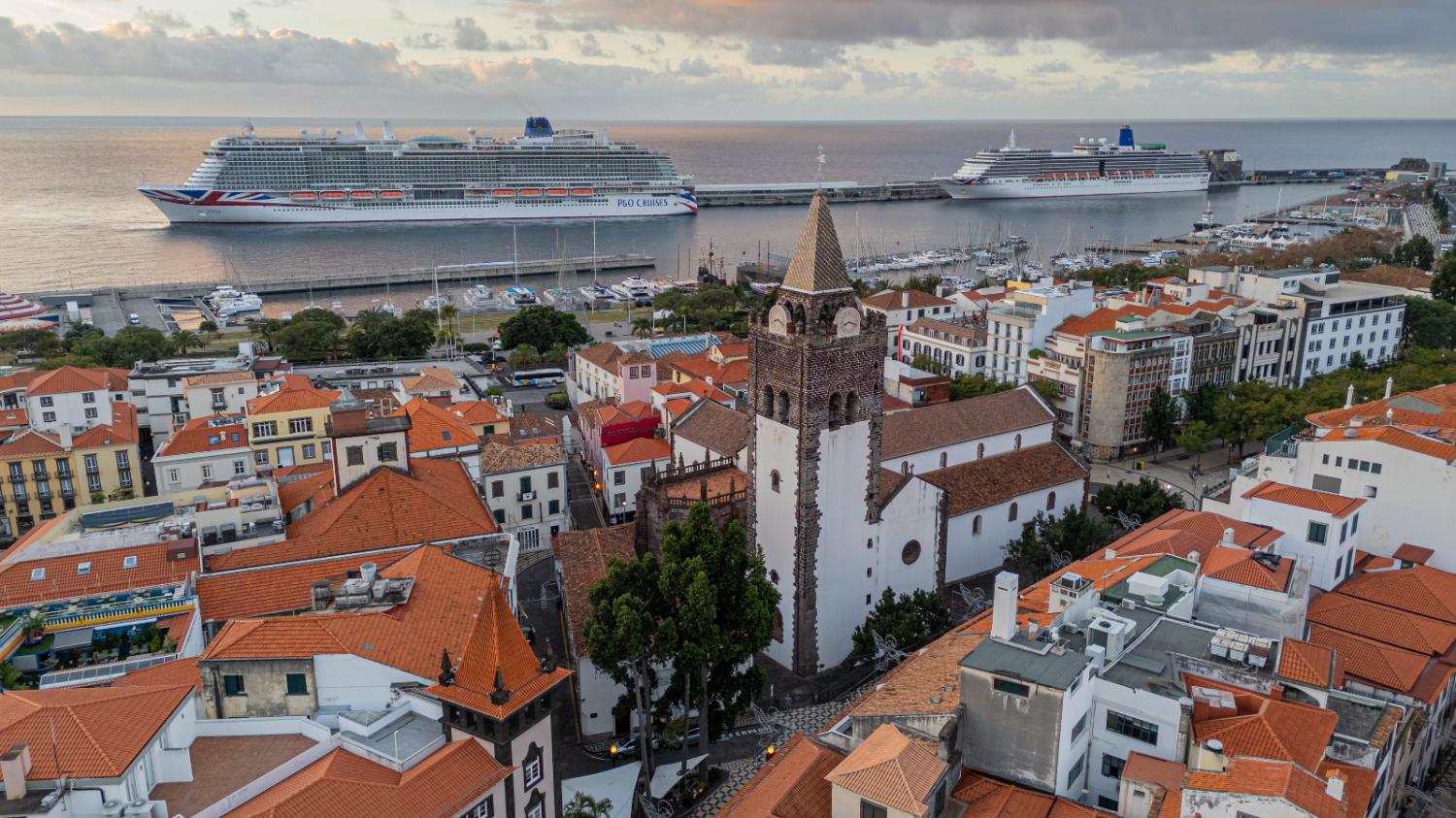 Iona e Arcadia embelezam Porto do Funchal